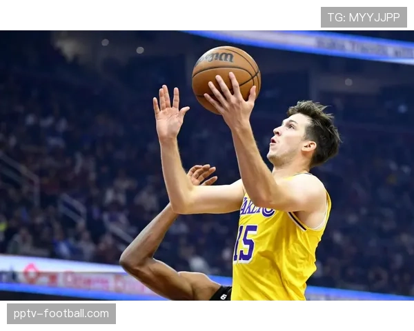 小阿德尔曼领先3分主动犯规送里夫斯罚球，致命90秒决策葬送好局